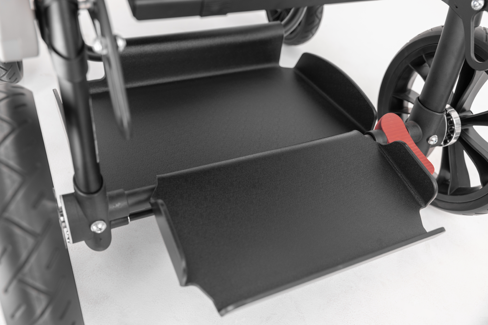 Bingo Evo ventilator tray mounted under the stroller chassis to safely carry essential respiratory equipment during transport.