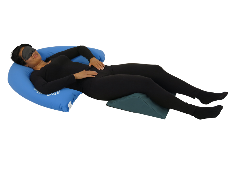 Woman modeling Sleepshape knee leg support.