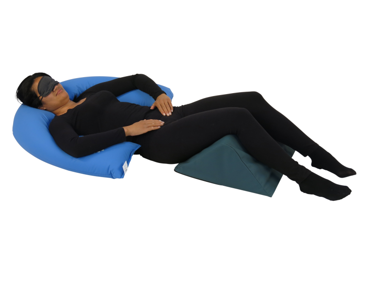 Woman modeling Sleepshape knee leg support.