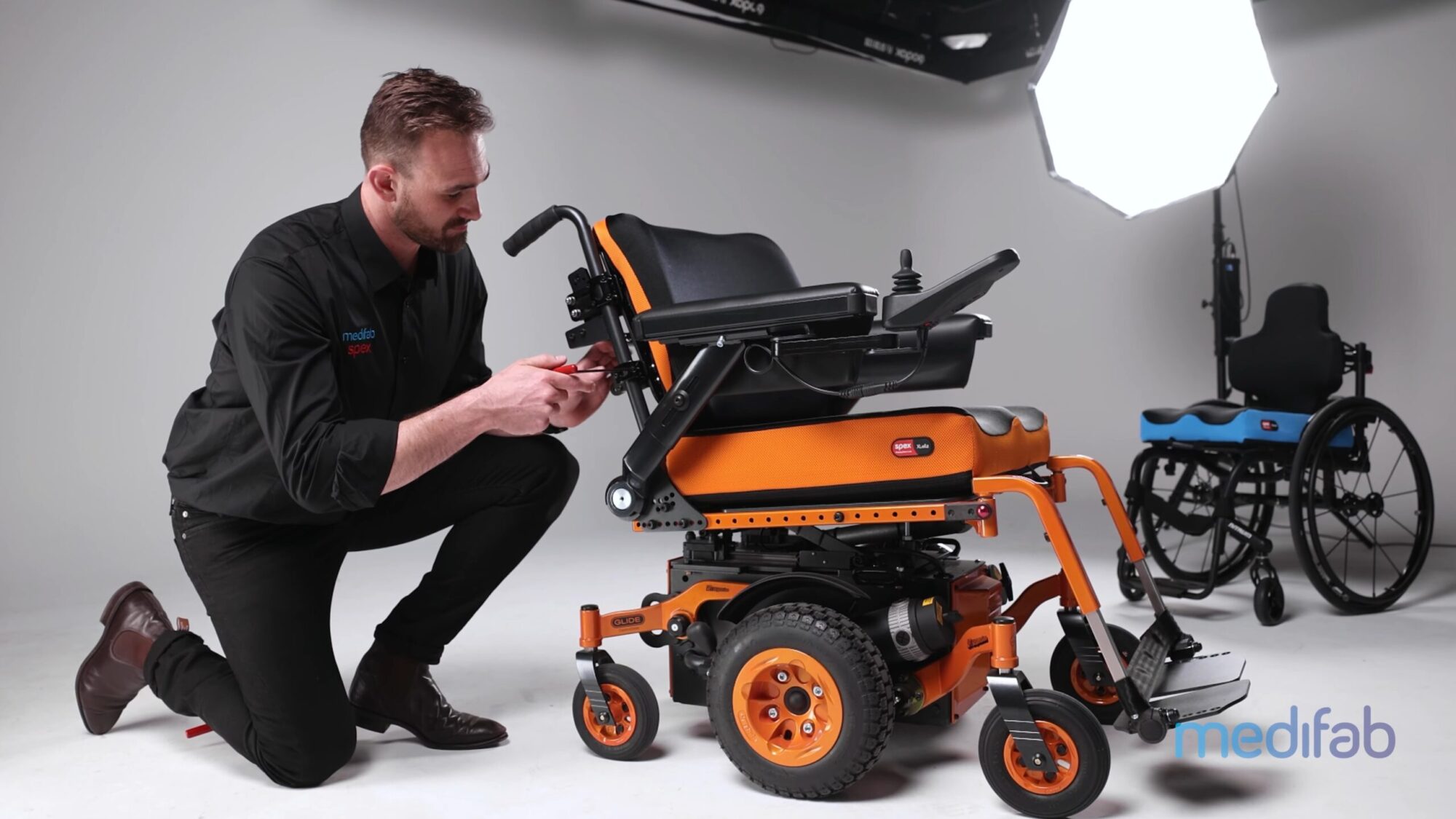 Edward Milner explaining how to use the medifab wheelchair